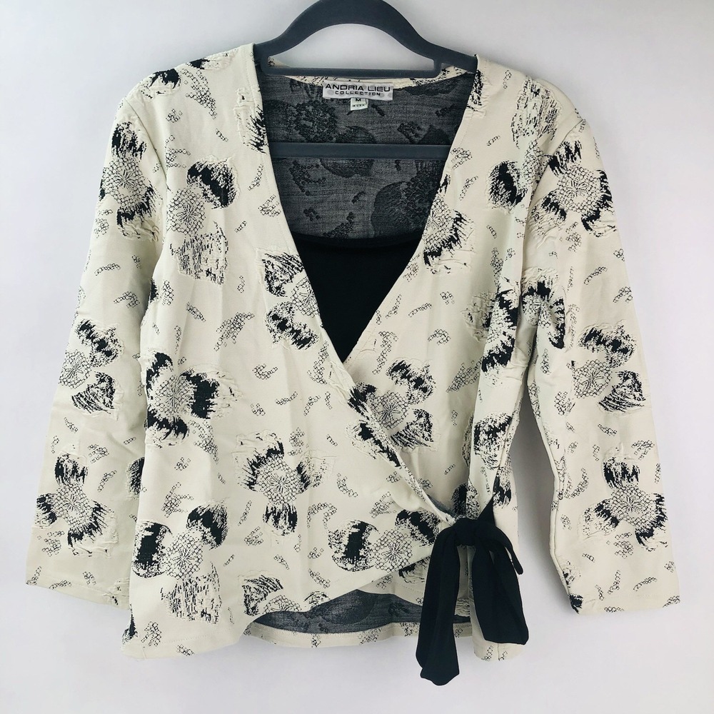 Andria Lieu Womens M Floral Black White Textured Knit Wrap Tie Top Shirt Long